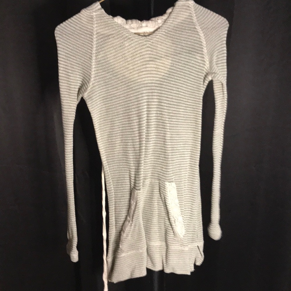 long sleeve green shirt with lace hood